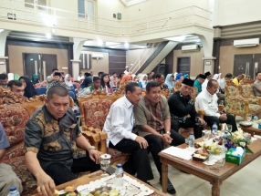 Jajaran Komisi I DPRD Kepri bersama Kepala Kesbangpol Kepri, Ir Lamidi