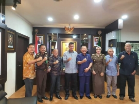 Kajati Kepri, Edy Birton foto bersama Komisi I DPRD Kepri