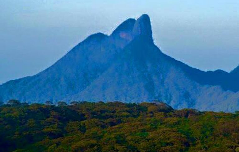 Gunung Daik Menakutkan Tapi Memesona Harian Kepri