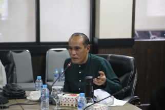 Wakil Ketua Komisi IV DPRD Kepri Sirajudin Nur saat memimpin rapat