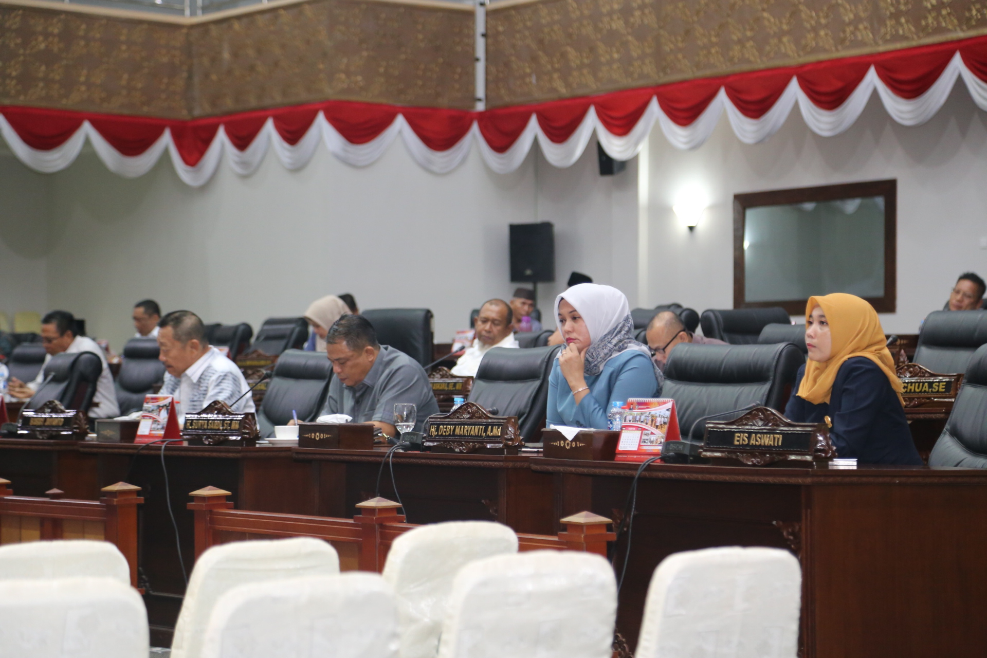 Para Anggota DPRD Kepri Saat Mengikuti Jalannya Sidang | Harian Kepri