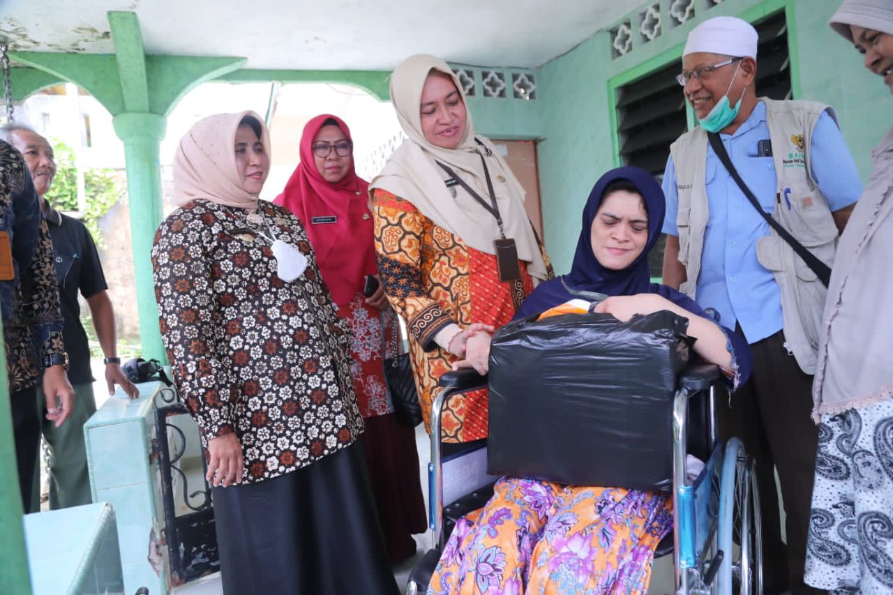 Bantu Disabilitas Rahma Antar Kursi Roda Ke Rumah Dian Harian Kepri 