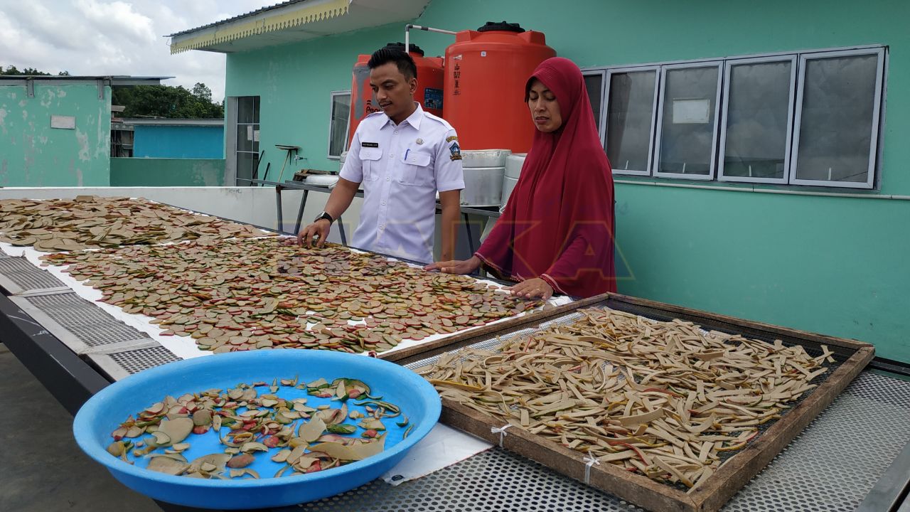 Lurah Risnanda Kerupuk Ikan Sei Lekop Bintan Sudah Sampai Ke Luar